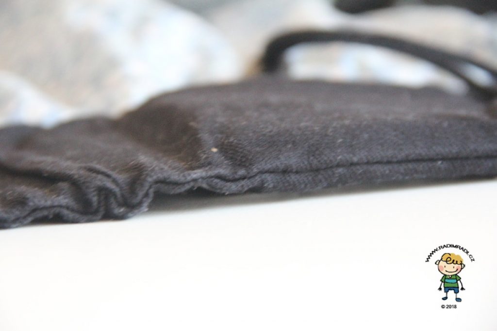 Nosítko KiBi: Detail na bederní pás. Bederní pás je velmi úzký a nepohodlný.