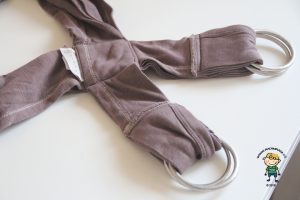 Nosítko Caboo Close: Nosítko je potřeba prát zabalené do osušky nebo deky, aby kruhy neponičily pračku.