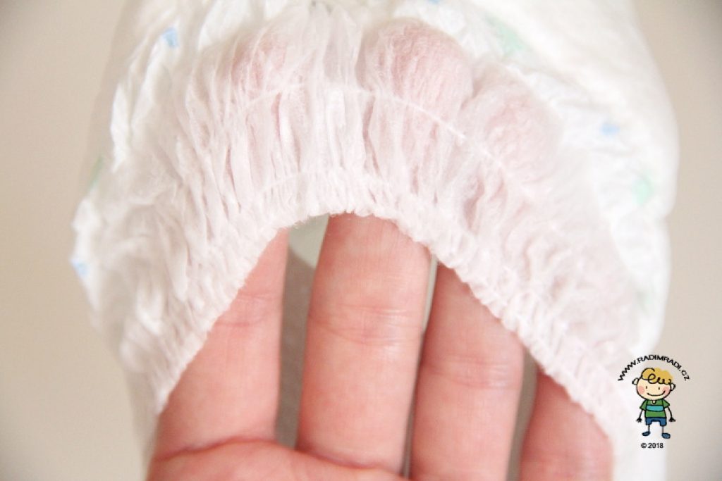 Babylove plenkové kalhotky se třemi kanálky: Detail na gumičku kolem nožiček.