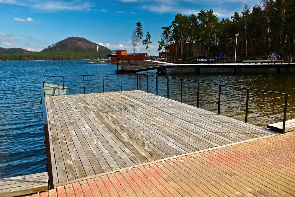 Navštivte Máchovo jezero, oblíbené rekreační místo pro dovolenku